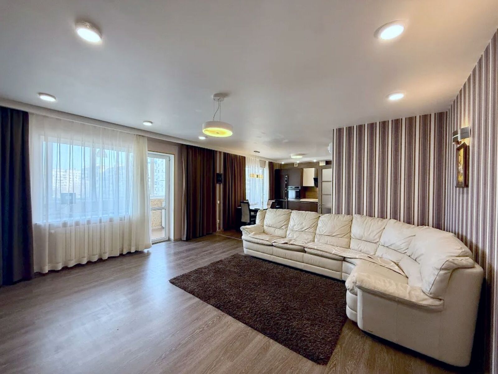 ������ 3-� �������� (105�2) � �� ������������ / ��. ��������� / ��. ������������ ���� 1