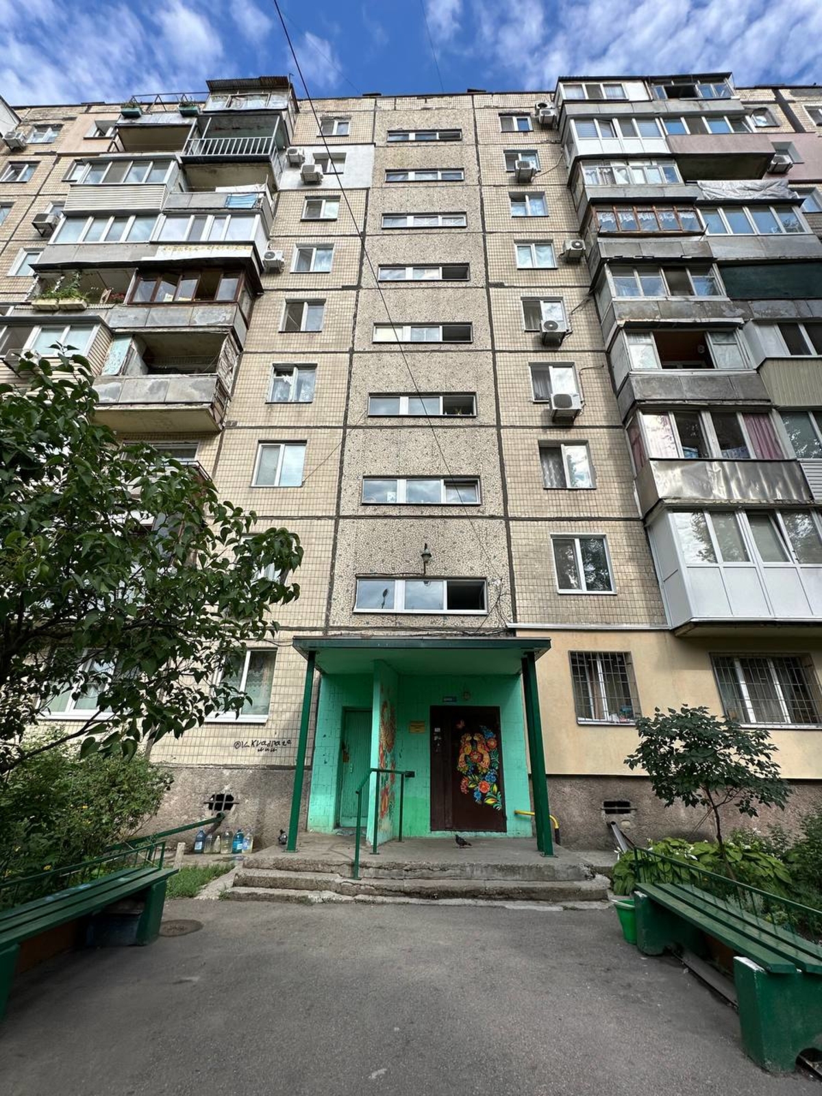 Продам 4-к квартиру (90м2) в высотке на ул. Калиновая (средина) фото 1 Продам 4-к квартиру (90м2) в высотке на ул. Калиновая (средина) фото 1