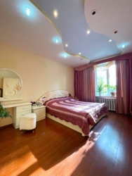 ������ 3-��������� �������� � ������ ��. ������������, ����� McDonald�s� ���� 7