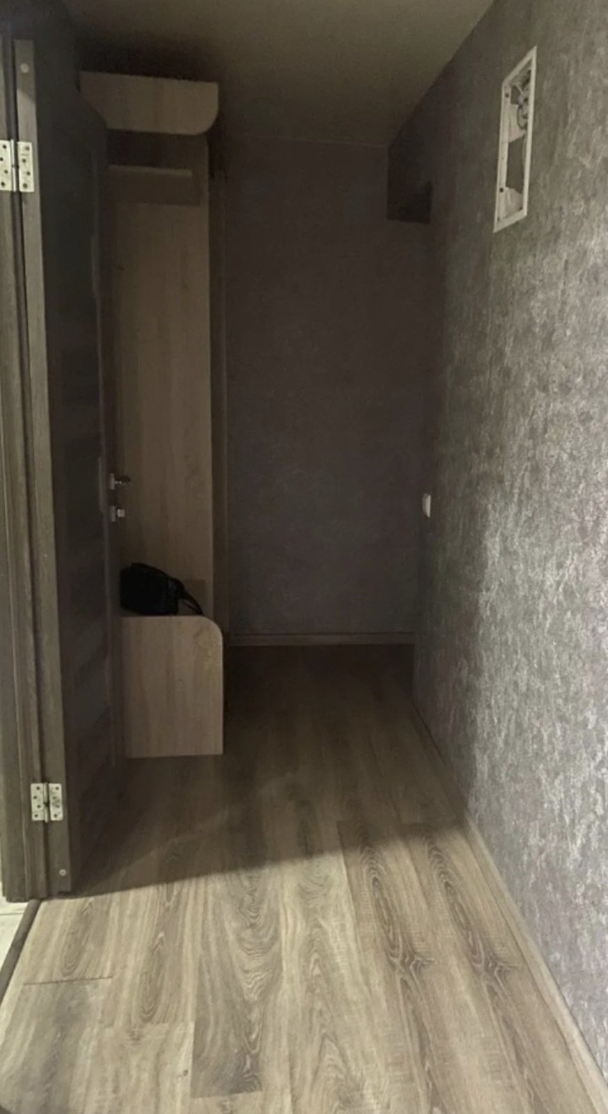 Продаж 1 кімнатної квартири на середньому поверсі фото 1 Продаж 1 кімнатної квартири на середньому поверсі фото 1
