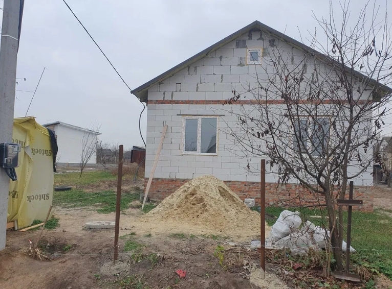 Продам будинок у Гостомелі 72 м2 на 5.5 сотках можлива розстрочка. фото 1 Продам будинок у Гостомелі 72 м2 на 5.5 сотках можлива розстрочка. фото 1