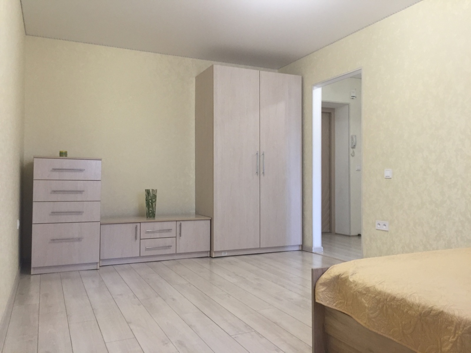 Затишна 1-кімнатна в центрі з виглядом на Південний Буг — заїжджай і живи! фото 1 Затишна 1-кімнатна в центрі з виглядом на Південний Буг — заїжджай і живи! фото 1