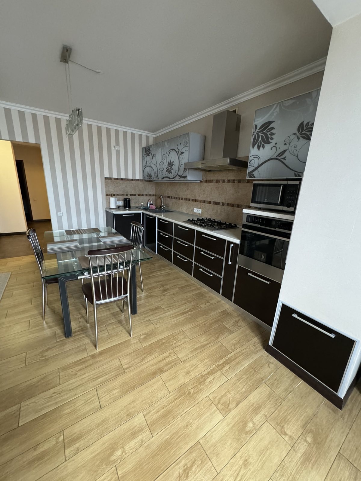 Продаж 3к квартири мікрорайон Вишенька фото 1 Продаж 3к квартири мікрорайон Вишенька фото 1