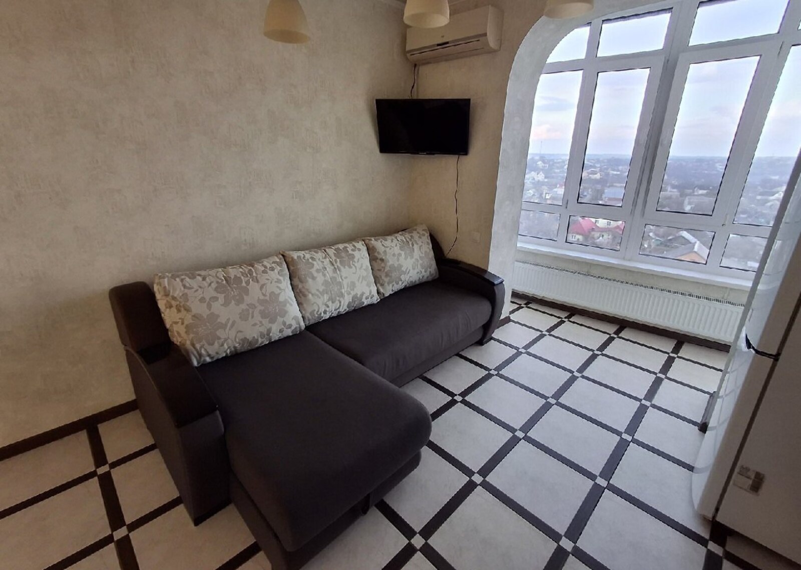 ������ 1� �������� 57.9 ��. � �� ���. ��� ����������� 8� ���� 1