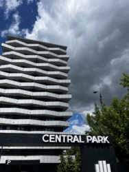������ �������� 2-������� �������� � ��������� �� Central Park. ���� 1
