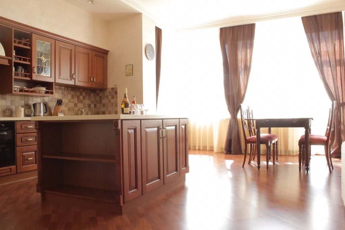 Продам 4-к квартиру Кловский спуск 5, Печерск! фото 1 Продам 4-к квартиру Кловский спуск 5, Печерск! фото 1