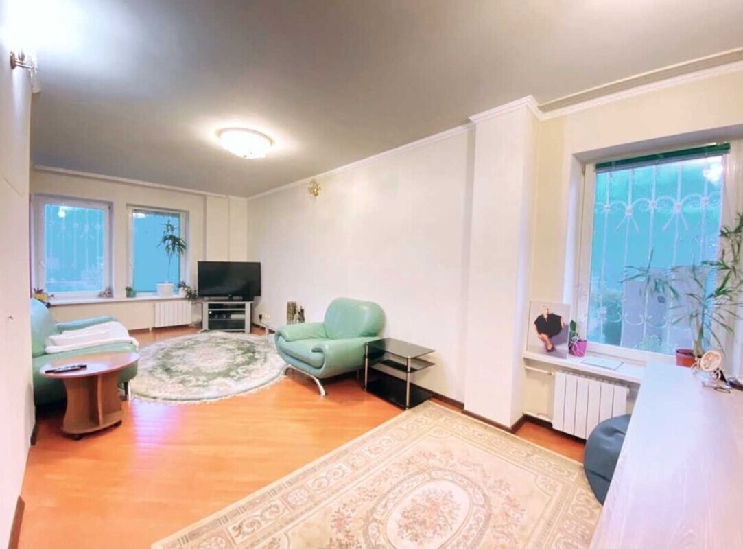 Продам 4х комнатную возле КИМО, улица Ильенка, 83Д (Мельникова), возле метро Лукьяновская фото 1 Продам 4х комнатную возле КИМО, улица Ильенка, 83Д (Мельникова), возле метро Лукьяновская фото 1