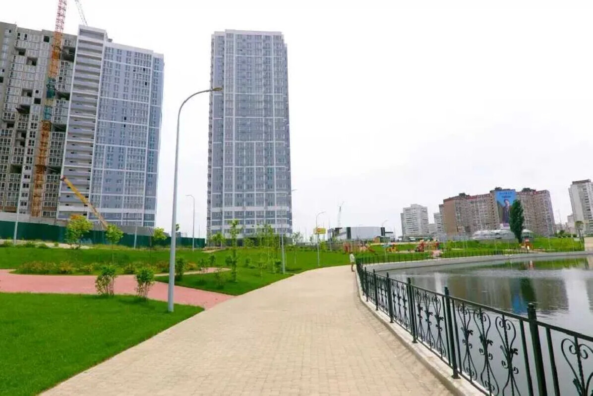 Продам 2х комна возле метро ЖК Лебединый Ревуцкого, 40г (метро Харьковская) фото 1 Продам 2х комна возле метро ЖК Лебединый Ревуцкого, 40г (метро Харьковская) фото 1