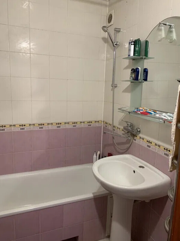 Продам 4-х комнатную квартиру, ул. Драгоманова 12. Метро Позняки фото 1 Продам 4-х комнатную квартиру, ул. Драгоманова 12. Метро Позняки фото 1
