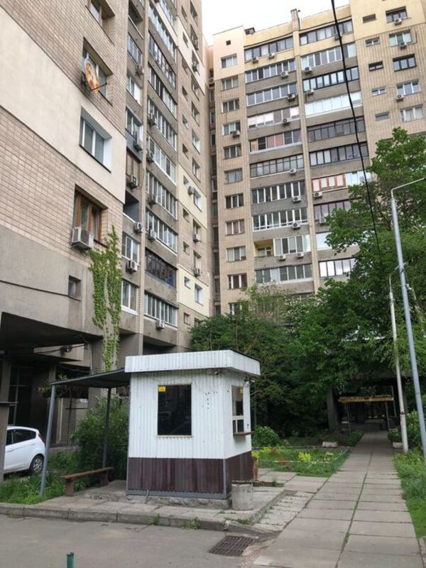 Продаю 3-х комнатную квартиру в совминовском доме по ул. Омельяновича Павленко, 11 ( ул. Суворова) (м. Арсенальная, Печерск, Печерская Лавра) фото 1 Продаю 3-х комнатную квартиру в совминовском доме по ул. Омельяновича Павленко, 11 ( ул. Суворова) (м. Арсенальная, Печерск, Печерская Лавра) фото 1