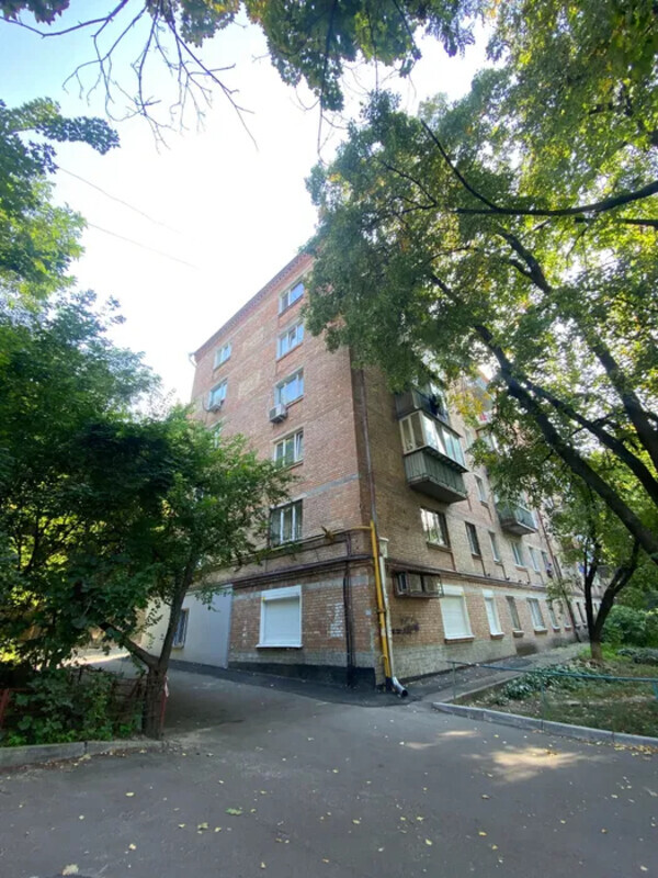 Продам 3-х к квартиру на Печерске, Кловский спуск 14Б в самом центре Киева. 2 минуты от метро Кловская, в пешей доступности все рестораны, супермаркет и ТЦ Гулливер. фото 1 Продам 3-х к квартиру на Печерске, Кловский спуск 14Б в самом центре Киева. 2 минуты от метро Кловская, в пешей доступности все рестораны, супермаркет и ТЦ Гулливер. фото 1