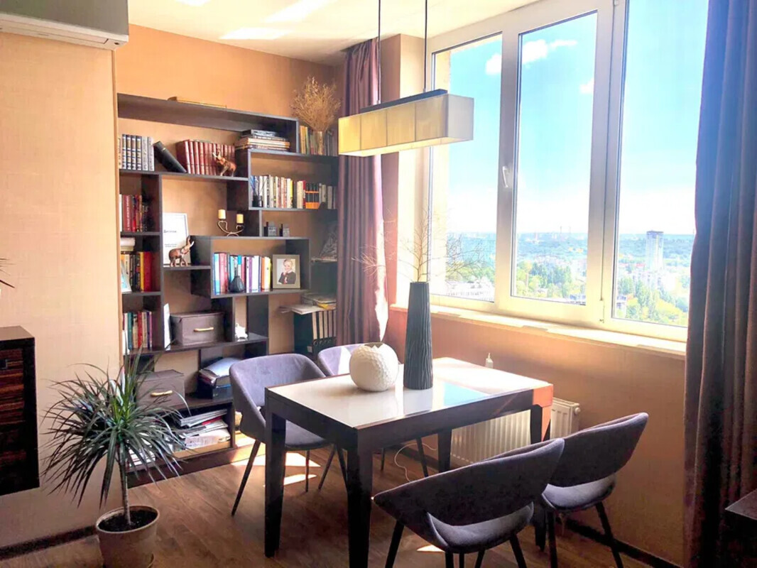 Продам 3-х комнатную квартиру ЖК 4 сезона. Максимовича, 3г. Из окон видно 40% Киева, шикарная панорама на Печерск, Родину-мать, соборы Киева, Голосеевский парк и Днепр, видно весь левый берег. фото 1 Продам 3-х комнатную квартиру ЖК 4 сезона. Максимовича, 3г. Из окон видно 40% Киева, шикарная панорама на Печерск, Родину-мать, соборы Киева, Голосеевский парк и Днепр, видно весь левый берег. фото 1