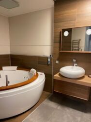  4- ,   () 44     1   5