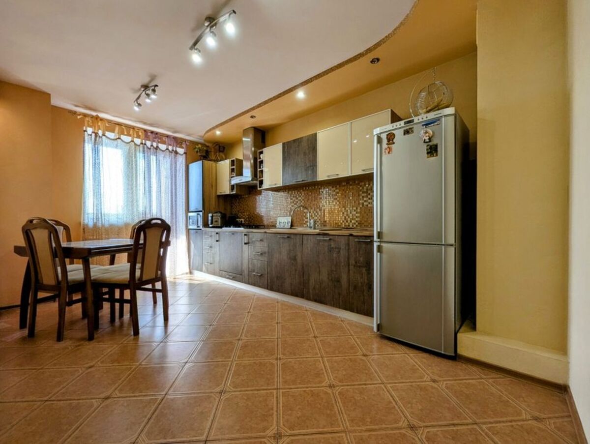 2-кімнатна квартира з ремонтом біля озера фото 1 2-кімнатна квартира з ремонтом біля озера фото 1