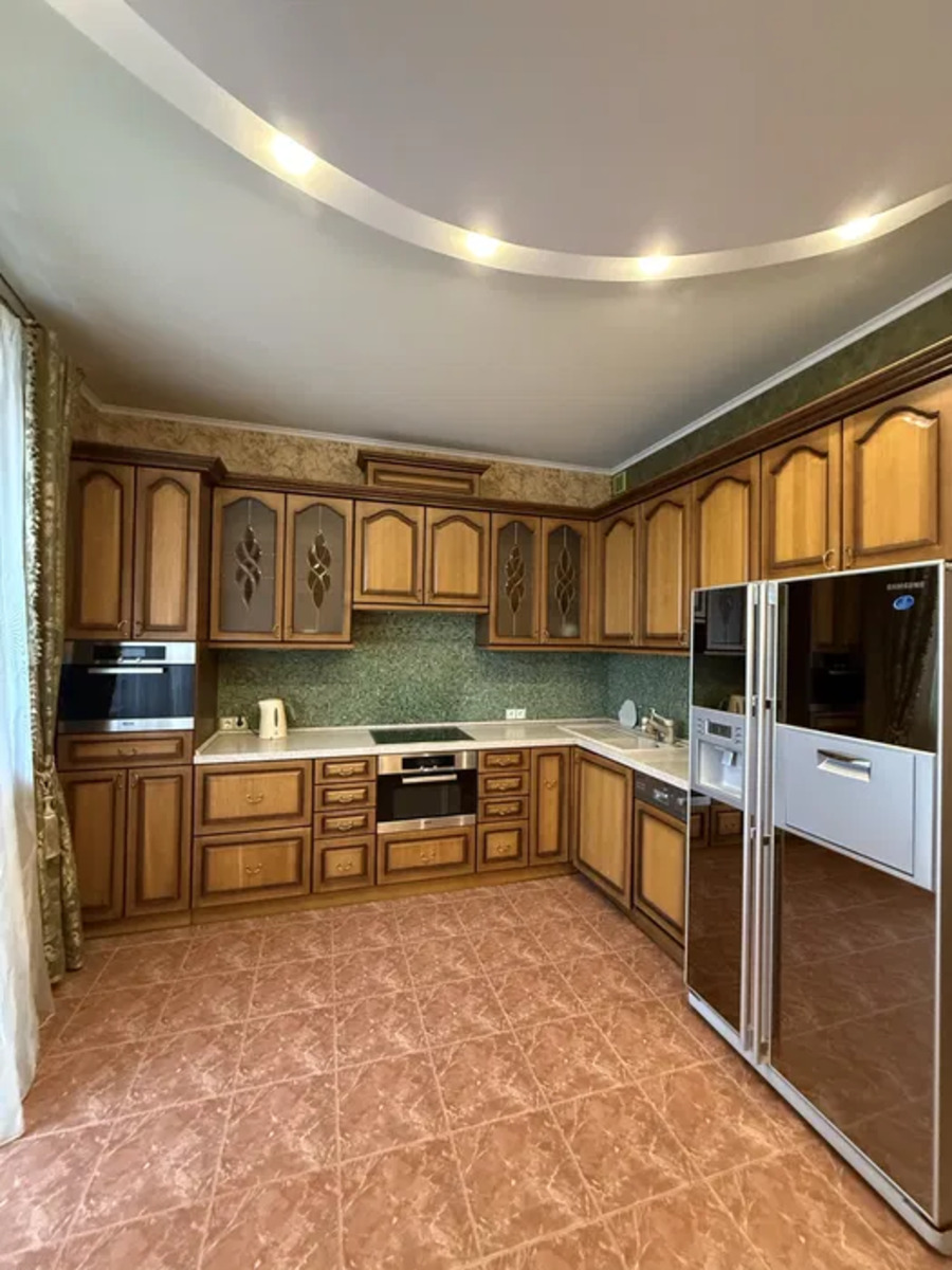 Продам 3х комн.квартиру 117м2,ул.О.Яроша 22,Метро Ботанический Сад фото 1 Продам 3х комн.квартиру 117м2,ул.О.Яроша 22,Метро Ботанический Сад фото 1