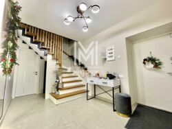 В продаже 2 - уровневая квартира в ЖК Радужный Дворец спорта с ремонтом, мебелью, техникой фото 1 В продаже 2 - уровневая квартира в ЖК Радужный Дворец спорта с ремонтом, мебелью, техникой фото 1