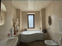 У продажу 2 - кімнатна квартира в клубному будинку преміум-класу у самому центрі міста на вулиці Єніна (Бакуліна) фото 12 У продажу 2 - кімнатна квартира в клубному будинку преміум-класу у самому центрі міста на вулиці Єніна (Бакуліна) фото 12