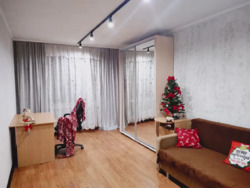 1-ий поверх,3 кімн. від власника. Метро 'Перемога' 2 хвл пішки. фото 5 1-ий поверх,3 кімн. від власника. Метро 'Перемога' 2 хвл пішки. фото 5