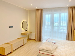 У продажу 3-кімнатна квартира по вул.Харківська 3/1 з ремонтом, меблями та технікою. фото 1 У продажу 3-кімнатна квартира по вул.Харківська 3/1 з ремонтом, меблями та технікою. фото 1