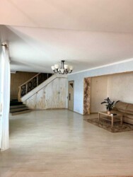 3-кімнатка дворівнева квартира в центрі в домі з закритим двором.2-рівнева квартира на вул. Петропавлівська фото 2 3-кімнатка дворівнева квартира в центрі в домі з закритим двором.2-рівнева квартира на вул. Петропавлівська фото 2