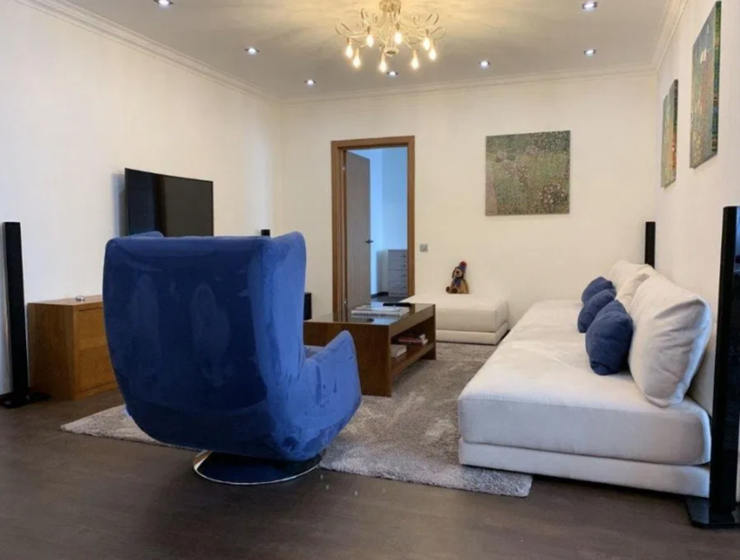   3  (106 2)     Park Avenue VIP,   1