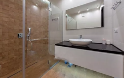  2    Royal Tower  ,  37  11