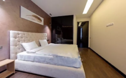  2    Royal Tower  ,  37  4