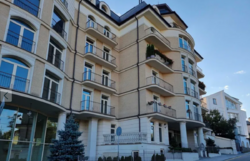  !  5 . . 4  Renaissance Residence  2