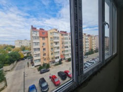 Двухкомнатная квартира в тихом районе на среднем этаже фото 1 Двухкомнатная квартира в тихом районе на среднем этаже фото 1