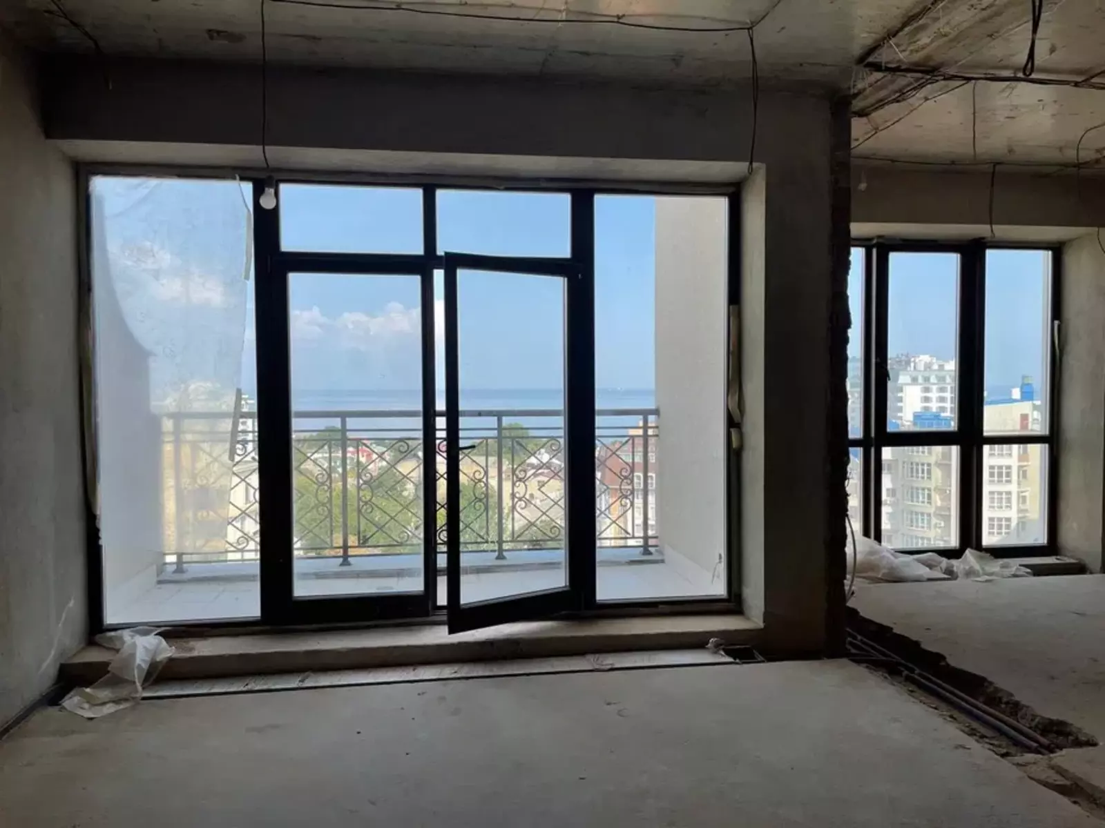 Пентхаус біля Музкомедії з видом на море та терасою 100 метрів фото 1 Пентхаус біля Музкомедії з видом на море та терасою 100 метрів фото 1