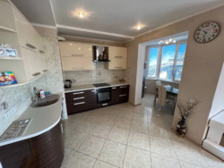 Квартира в ЖК Райдужний, велика кухня-вітальня та спальня, можливо відокремлення другої кімнати. фото 1 Квартира в ЖК Райдужний, велика кухня-вітальня та спальня, можливо відокремлення другої кімнати. фото 1