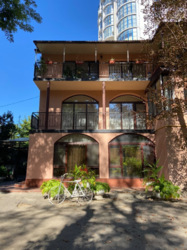 Унікальна трехповерхова квартира біля Музичної комедії. фото 1 Унікальна трехповерхова квартира біля Музичної комедії. фото 1