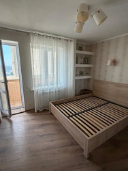 Простора двокімнатна квартира на Семена Палія