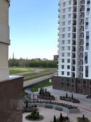 Однокімнатна квартира з сучасним ремонтом на Красновв