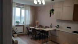 Трикімнатна квартира в житловому комплексі «Скай Сіті», Варненська фото 2 Трикімнатна квартира в житловому комплексі «Скай Сіті», Варненська фото 2