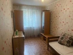 Продам 3-и кімнатну квартиру на вулиці Героїв Крут (вулиця Валентини Терешкової)