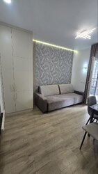 Однокімнатна квартира з ремонтом з видом на іподром