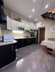 Дворівнева трикімнатна квартира на землі в Хаджибейському районі біля завода Шустов фото 1 Дворівнева трикімнатна квартира на землі в Хаджибейському районі біля завода Шустов фото 1