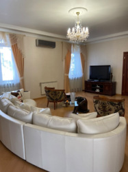 Унікальна трехповерхова квартира біля Музичної комедії. фото 8 Унікальна трехповерхова квартира біля Музичної комедії. фото 8