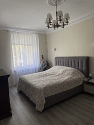 2 кімнатна квартира на вулиці Сегедська, сталінка