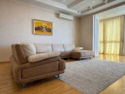 Розкішна 4-кімнатна квартира з бічним видом на море та парк Шевченка на бульварі Сагайдачного.