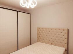 Однокімнатна кварира з новим ремонтом в ЖК Скай Сіті, середній поверх фото 5 Однокімнатна кварира з новим ремонтом в ЖК Скай Сіті, середній поверх фото 5