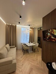 Продам 2-кімнатну квартиру з дизайнерським ремонтом, ЖК «63 Перлина», Kadorr City на вул. Краснова