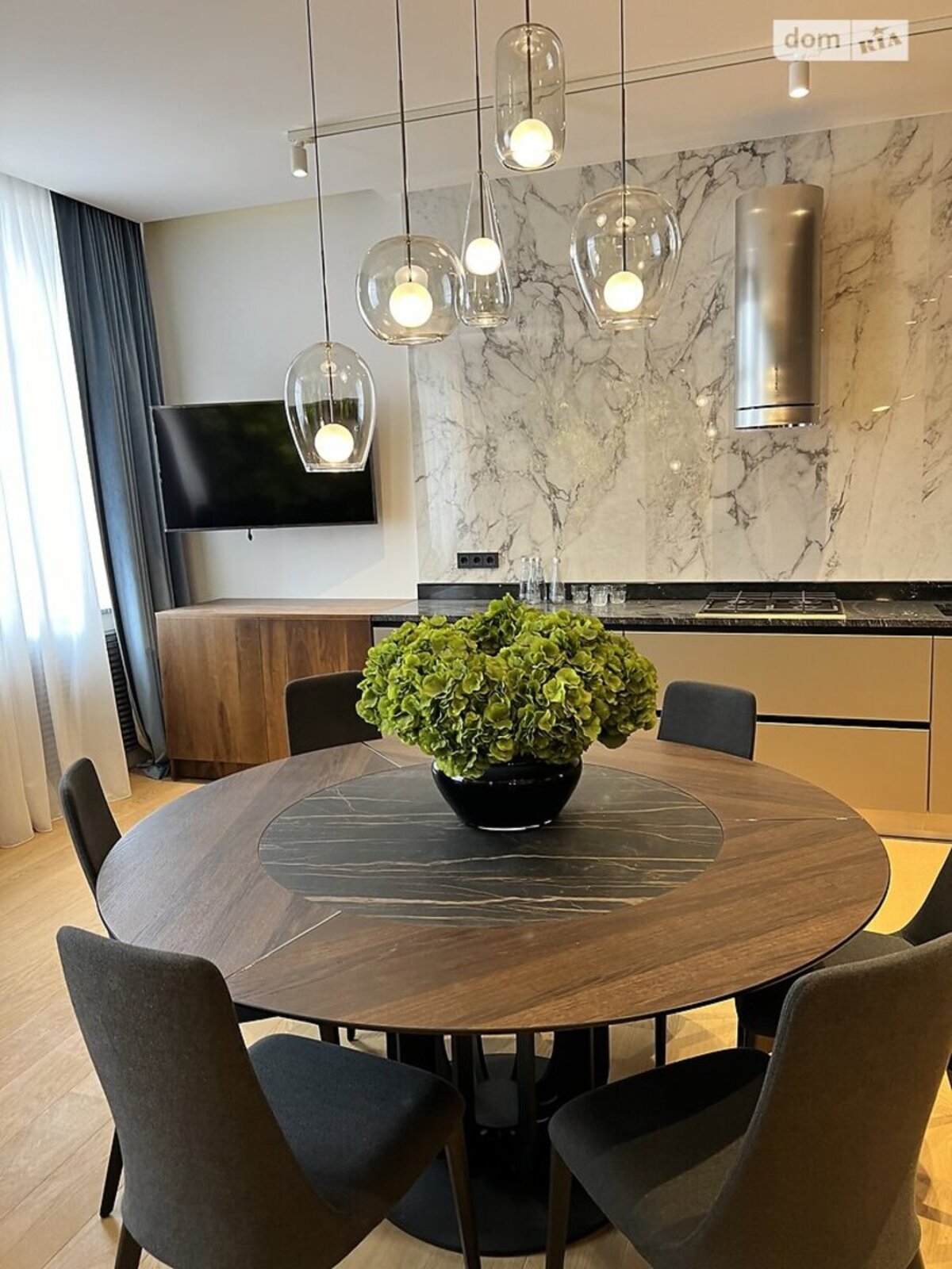 продам квартири в клубниому будинку на Великій Житомирській 20 вигляд на Пейзажну Алею фото 1 продам квартири в клубниому будинку на Великій Житомирській 20 вигляд на Пейзажну Алею фото 1