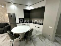 Продаж просторої 1кімн. квартири із сучасним ремонтом в ЖК бізнес-класу 'Manhattan city'. фото 2 Продаж просторої 1кімн. квартири із сучасним ремонтом в ЖК бізнес-класу 'Manhattan city'. фото 2