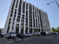  1    CINEMA HOUSE  9