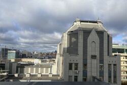   2-     - Montreal House  4