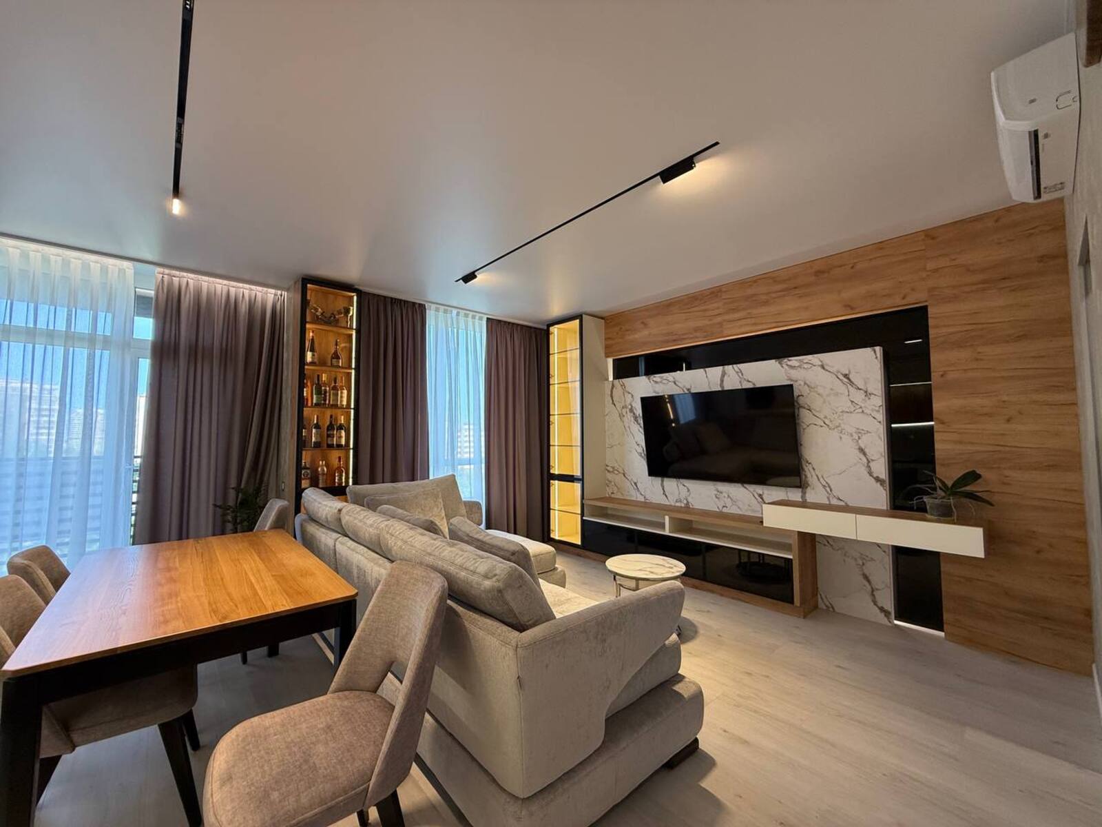 🏢  3-       Derby Style House, .  ,   1
