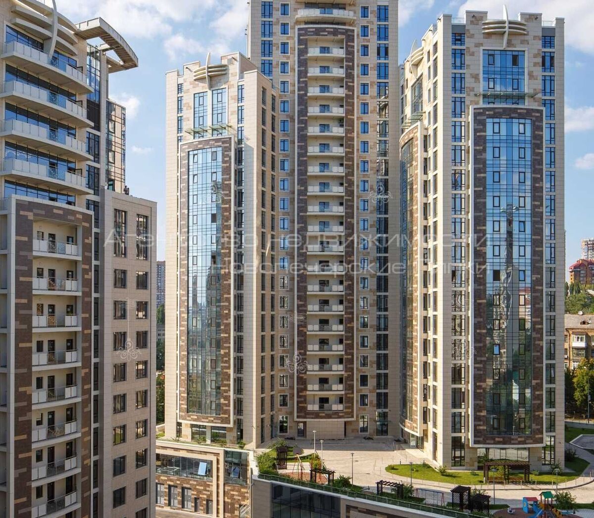 Продається квартира Київ, Печерський, Саперное поле ул., 3 фото 1 Продається квартира Київ, Печерський, Саперное поле ул., 3 фото 1