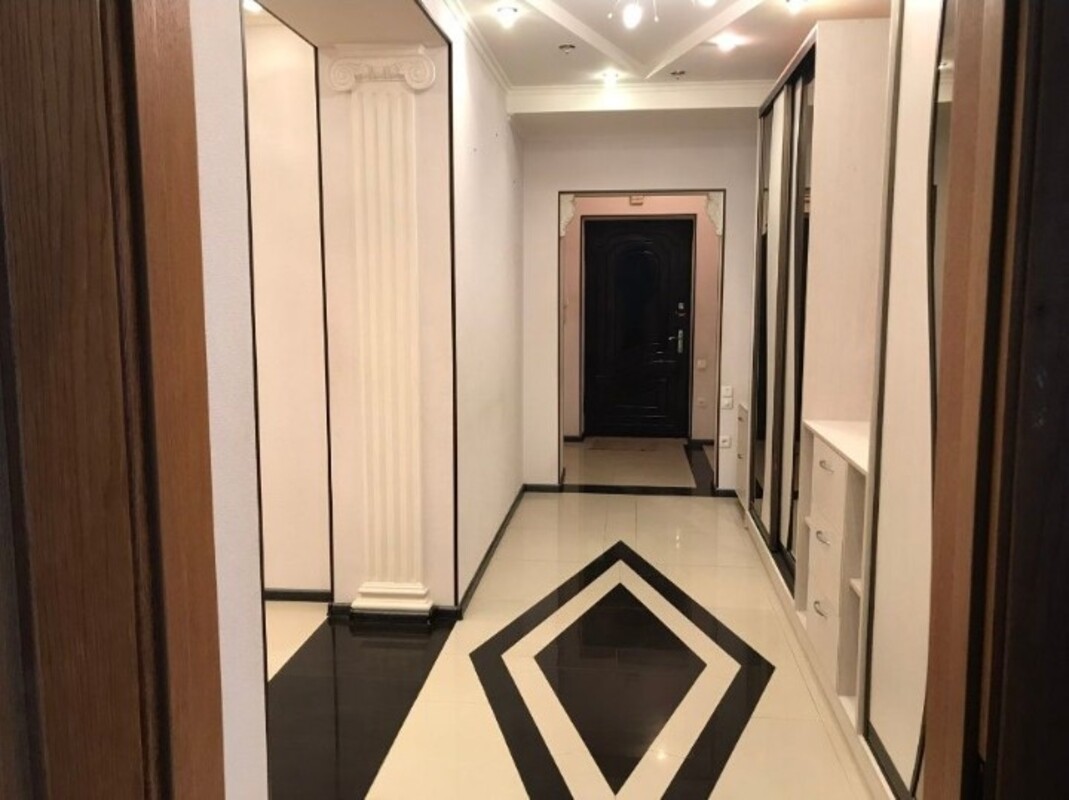 Продам двокімнатну біля моря фото 1 Продам двокімнатну біля моря фото 1